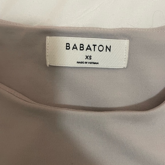 Aritzia Babaton cropped contour short sleeve, light gray XS - Picture 3 of 3